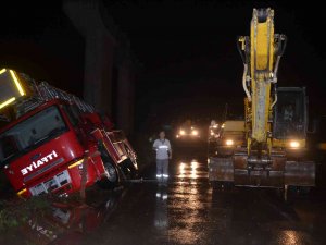 Ordu’da Görevden Dönen İtfaiye Aracı Yan Yattı: 1 İtfaiye Eri Yaralı
