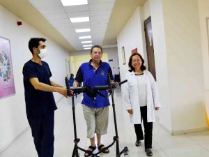 Kırgızistan’dan Gelen Profesör Fizyomer’de Aldığı Tedavi İle Bağımsız Yürümeye Başladı