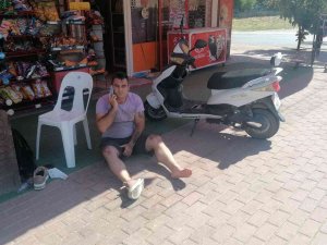 Çarpıştığı Otomobil Sürücüsüyle Helalleşip Tek Başına Ambulansı Bekledi