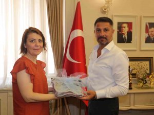 İ̇lk “Sarka” Başkan Yüzügüllü’ye