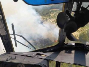 Manisa’daki Orman Yangınına 5 Uçak Ve 8 Helikopter Müdahale Ediyor