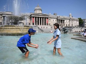 İ̇ngiltere’de Rekor Sıcaklık: Termometreler 40.2 Dereceyi Gösterdi