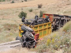 Devrilen Traktör Altında Kalan Sürücü Öldü