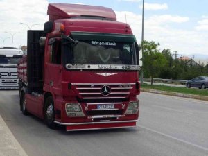 Tır İle Otobüsün Çarpıştığı Kazada Büyük Panik Yaşandı