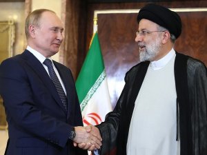 Putin Ve Reisi’den Üçlü Zirve Öncesi Görüşme