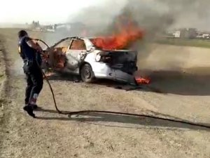 Van’da Park Halindeki Otomobil Alev Alev Yandı