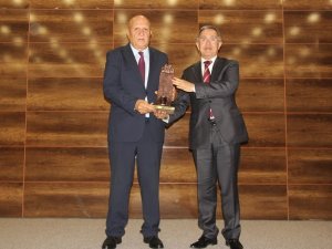Türksav 24. Uluslararası Türk Dünyasına Hizmet Ödülleri Bayburt’ta Sahiplerini Buldu