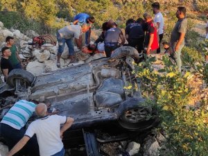 Adıyaman-gaziantep Karayolunda Trafik Kazası: 2 Ölü, 6 Yaralı