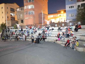 Hakkari Belediyesinden "Açık Hava Sinema" Etkinliği