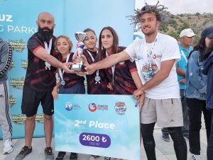 Hakkarili Sporculardan Tarihi Başarı