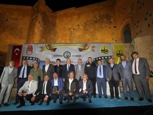 Bayburt Kalesi’nin Tarihi Atmosferinde Şair Zihni Şiir Gecesi