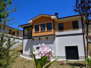 Baraj Suları Altında Kalacak Köyün Taşınacağı Yeni Merkezde Yapılan Konutlar Lüks Villaları Aratmadı