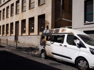 Türkiye’nin Stuttgart Başkonsolosluğu Aracı Kundaklandı