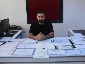 30 Yaşında Eğitim Aşkı, 10 Yılda 7 Üniversite Bitirdi