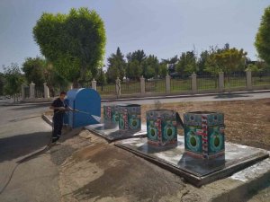 Siirt’te Çöp Konteynerleri Yıkanarak Dezenfekte Ediliyor