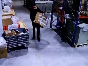 İ̇stanbul’da İ̇sbak’ta Hırsızlık Kamerada: Çalıştığı Firmayı Soydu