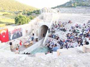 Antik Meclis Binasında Bin 500 Yıl Sonra İlk Resmi Toplantı
