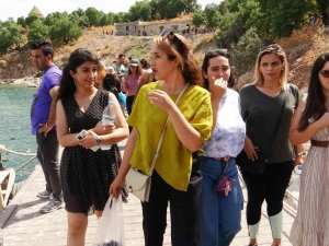 Bayramda Akdamar Adası Ve Ören Yerlerine Ziyaretçi Akını Yaşandı