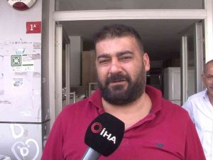Sancaktepe’de Hızını Alamayan Motosikletli Park Halindeki Minibüse Çarptı