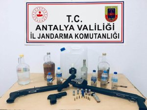 Müzikholde Yapılan Aramada Sahte Alkol Ve Ruhsatsız Tabanca Ele Geçirildi