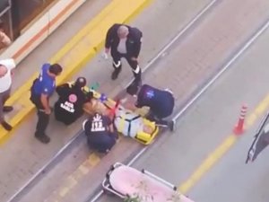 Bisikletten Düşen Adam Tramvaya Çarparak Yaralandı