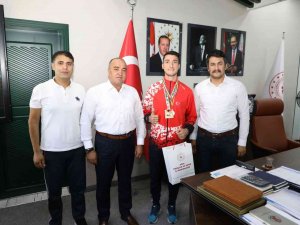Balkan Şampiyonu Ali Demir İl Müdürünü Ziyaret Etti