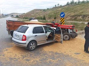 Buğday Yüklü Traktör Otomobille Çarpıştı: 1 Yaralı