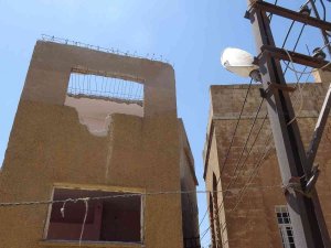 Mardin’in Tarihi Silüetini Bozan Bir Yapı Daha Yıkılıyor