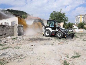 Battalgazi’de 23 Blok, 1000 Dairelik 2. Etap İçin İlk Yıkım Başladı