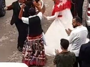 Düğün Konvoyu Davul-zurnayla Yolu Kapattı, Kgys’den Görüntülendi