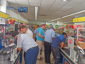 Zincir Marketlerdeki Son Kullanma Tarihi Geçmiş Ürünler Zabıtaya Takıldı