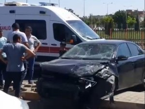Kırmızı Işık İhlali Yaptı, Kafa Kafaya Çarpıştı