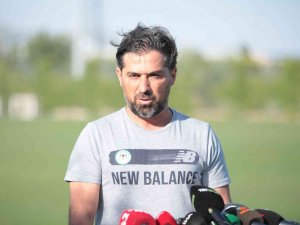 İ̇lhan Palut: “Son Derece Organize Bir Takımla Oynayacağız”