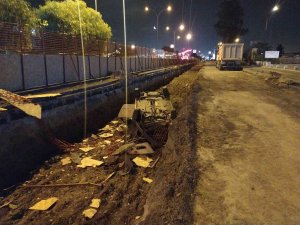 Adana’da Alt Geçit Çalışmasına Otomobil Düştü: 1 Yaralı