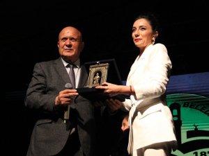 Öykü Gürman Hem Coştu Hem Coşturdu