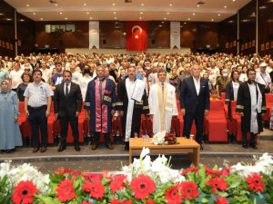 Erü İ̇letişim Fakültesi Yeni Mezunlarını Verdi