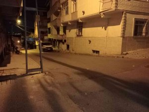 Kamyonetle Otomobil Çalmaya Gelen Şüpheliler Vatandaşları Görünce Kaçtılar