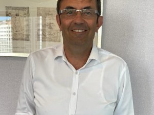 Prof. Dr. Coşkun: “Meme Kanserli Hastalarda Östrojen İçeren İlaçları Güvenle Kullanabileceğimizi Söyleyemeyiz”