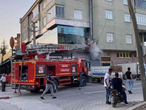 İ̇ş Yerindeki Baca Yangını Büyümeden Söndürüldü