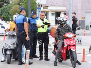 Yaya Yoluna Giren Motosikletlere Geçiş Yok
