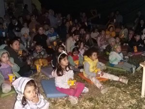 Anaokul Bahçesinde Açık Hava Film Etkinliği