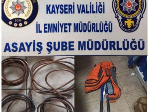 Kayseri’de İş Yerinden Kablo Çalan 3 Şahsa Suçüstü