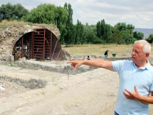 800 Yıllık Selçuklu Sarayı’ndaki Kazılarda Yeni Mekanlar Ortaya Çıkmaya Başladı