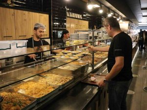 Bu Lokantada Bir Tabak Yemek Fiyatına 5 Çeşit Yemek Satılıyor