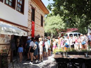 Alanya Mutfak Kültür Evi Yerli Ve Yabancı Misafirlerin Akınına Uğruyor