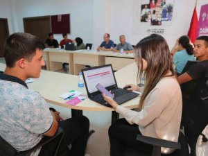 Toroslar Belediyesinden Öğrencilere Tercih Desteği