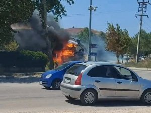 Sabah Saatlerinde Meydana Gelen Araç Yangınlarında Büyük Maddi Zarar Oluştu
