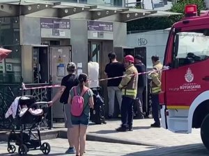 Taksim’de Turistler Metro Asansöründe Mahsur Kaldı