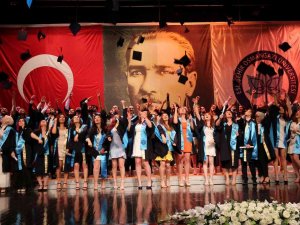 Esogü Diş Hekimliği Fakültesi 2022 Mezunlarını Verdi