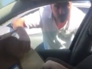 Yol Verme Tartışmasında Karton Kutuyla Saldırı